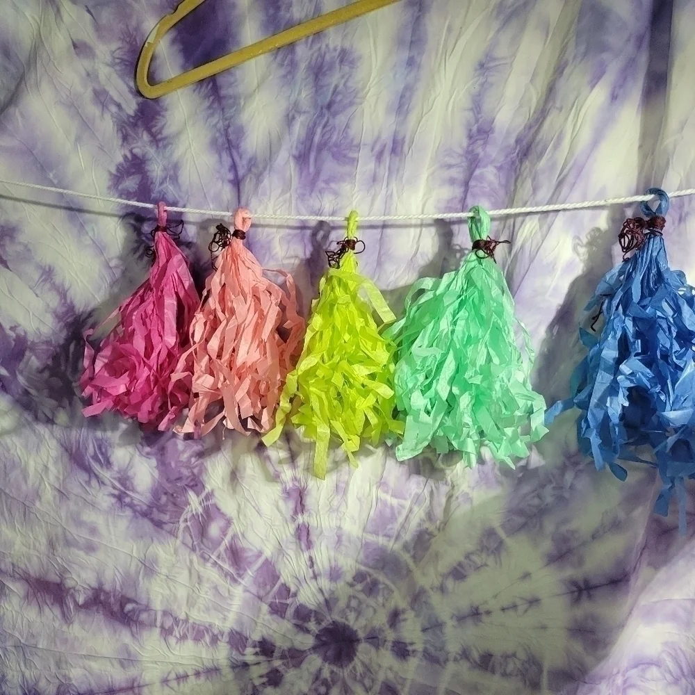 NEW Handmade 5 Color Tissue Paper Tassel Garland Multicolored Size Is 7 Feet
